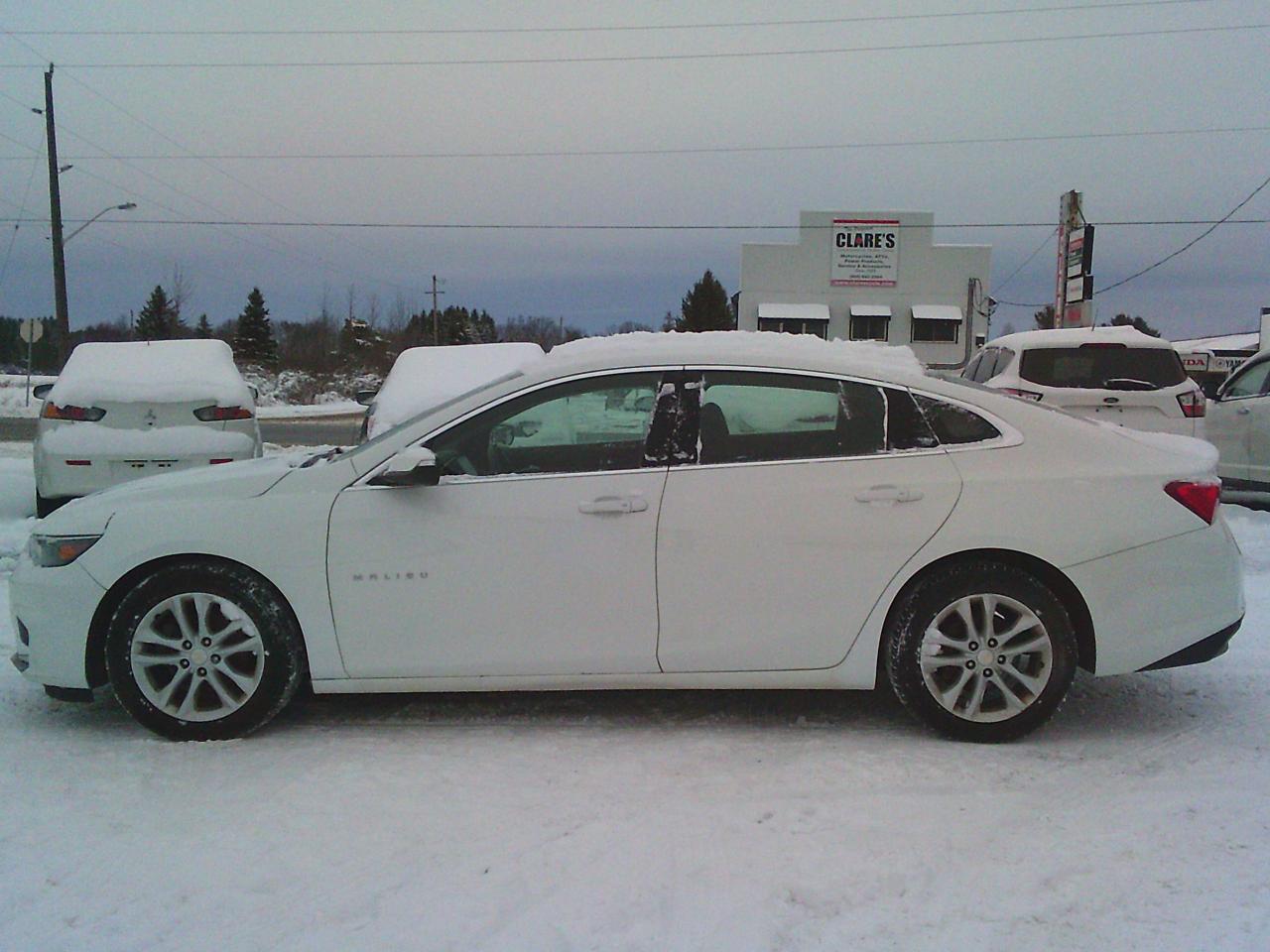 2018 Chevrolet Malibu 4dr Sdn LT w-1LT Photo