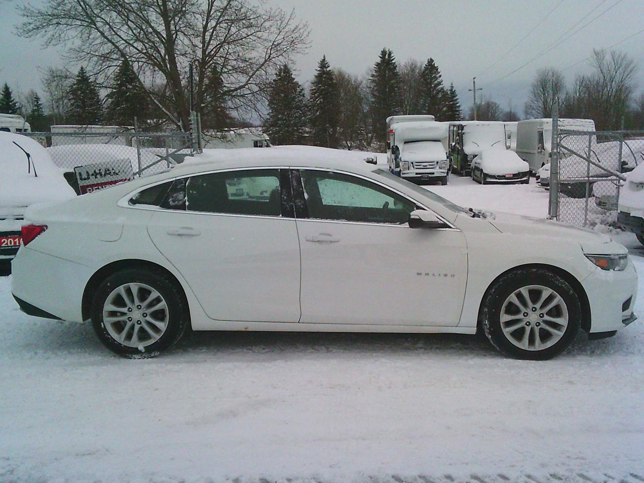 2018 Chevrolet Malibu 4dr Sdn LT w-1LT Photo3