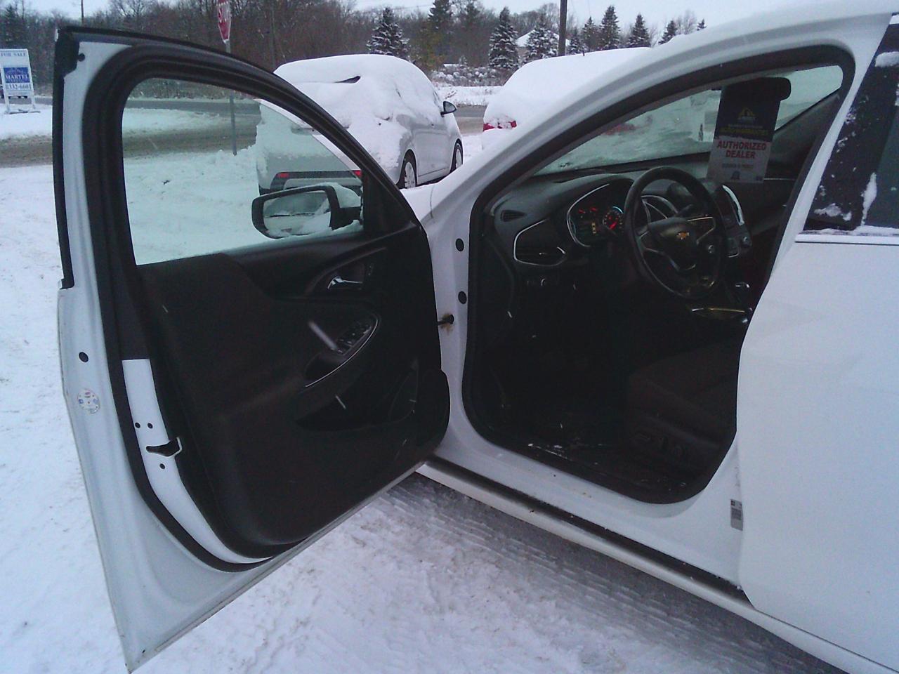 2018 Chevrolet Malibu 4dr Sdn LT w-1LT Photo