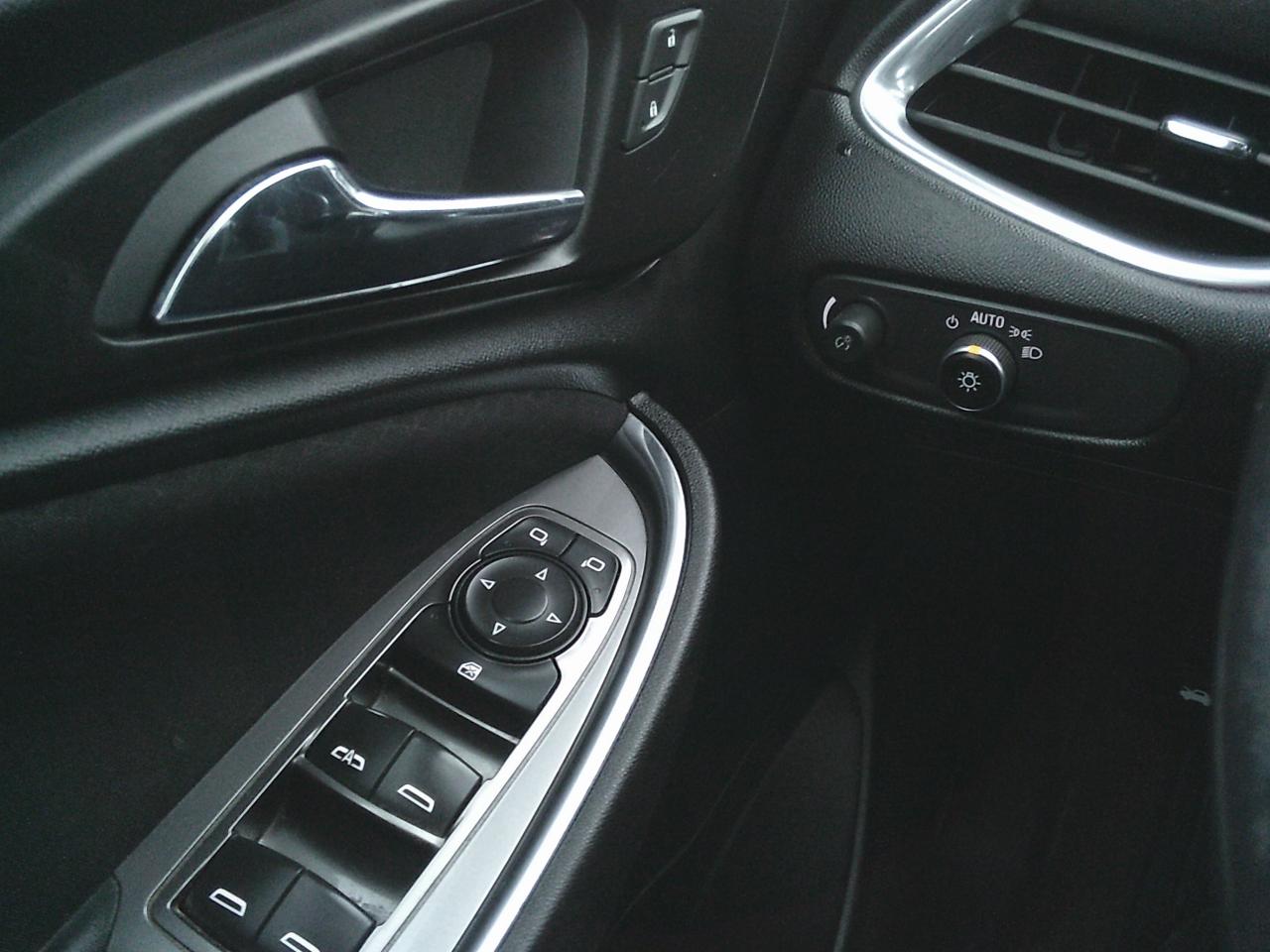 2018 Chevrolet Malibu 4dr Sdn LT w-1LT Photo