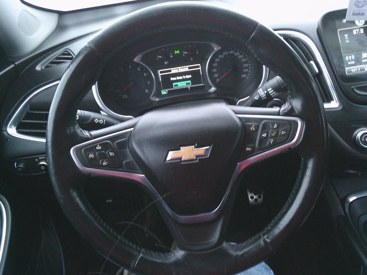 2018 Chevrolet Malibu 4dr Sdn LT w-1LT Photo