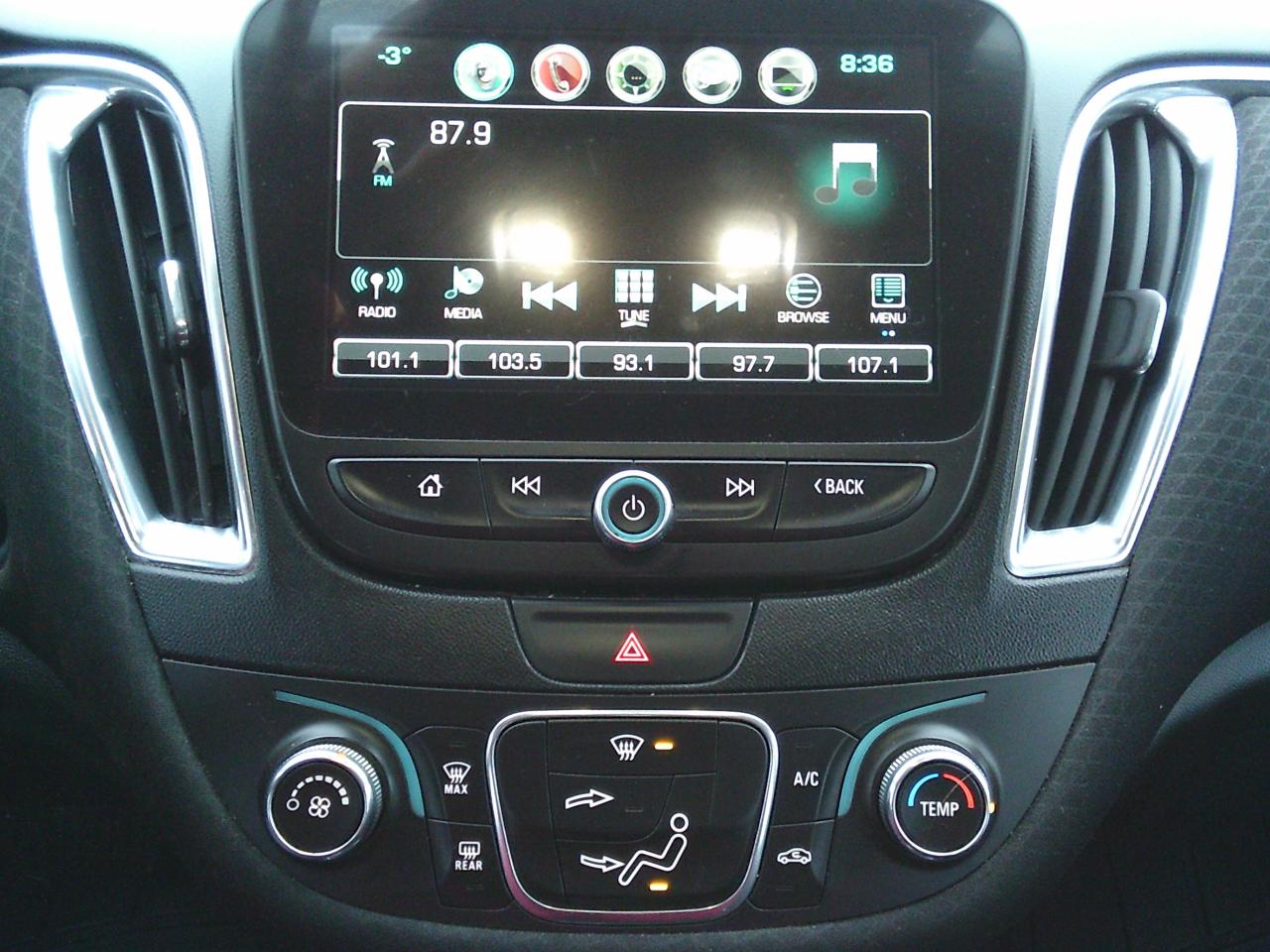 2018 Chevrolet Malibu 4dr Sdn LT w-1LT Photo