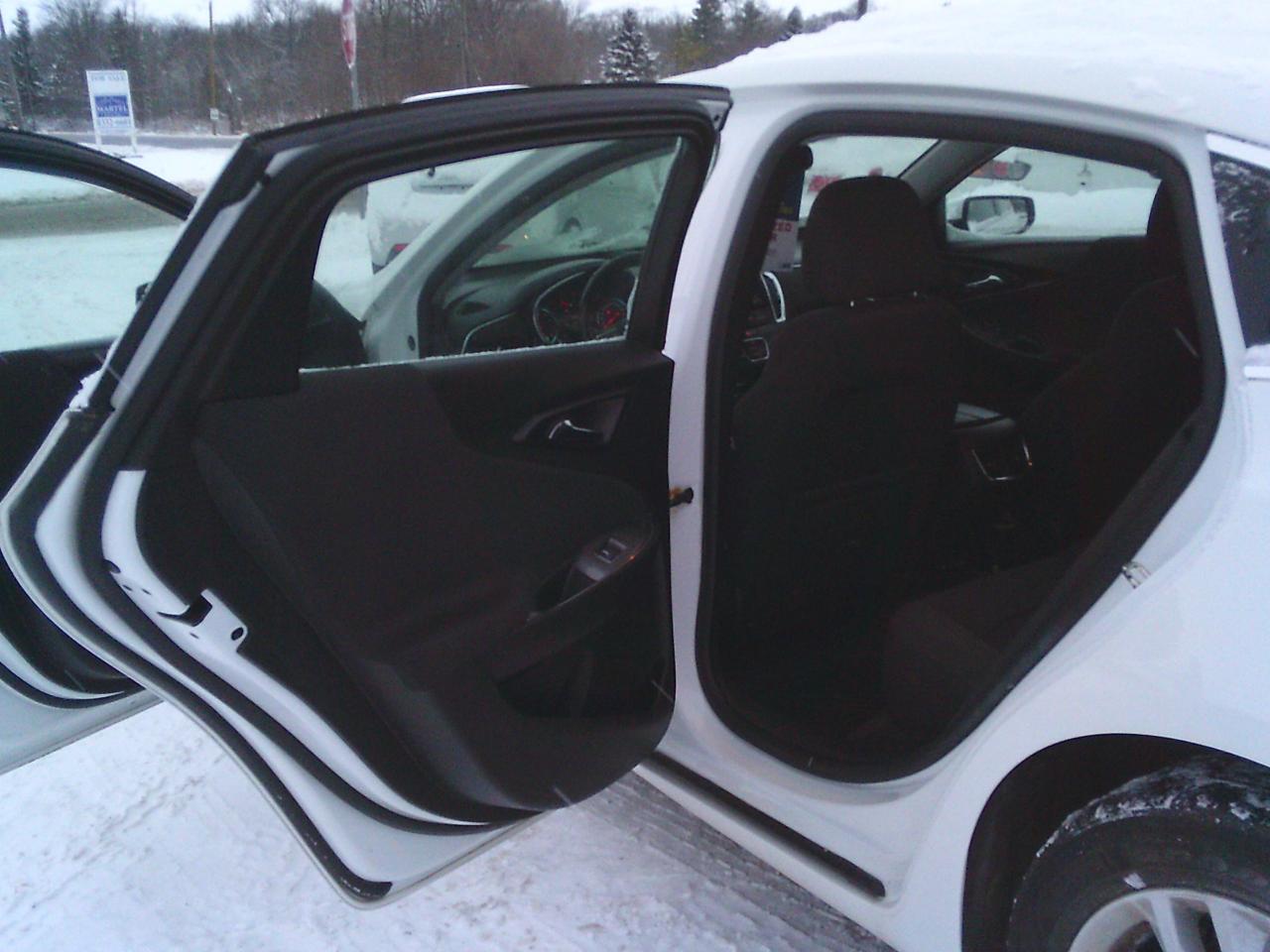 2018 Chevrolet Malibu 4dr Sdn LT w-1LT Photo