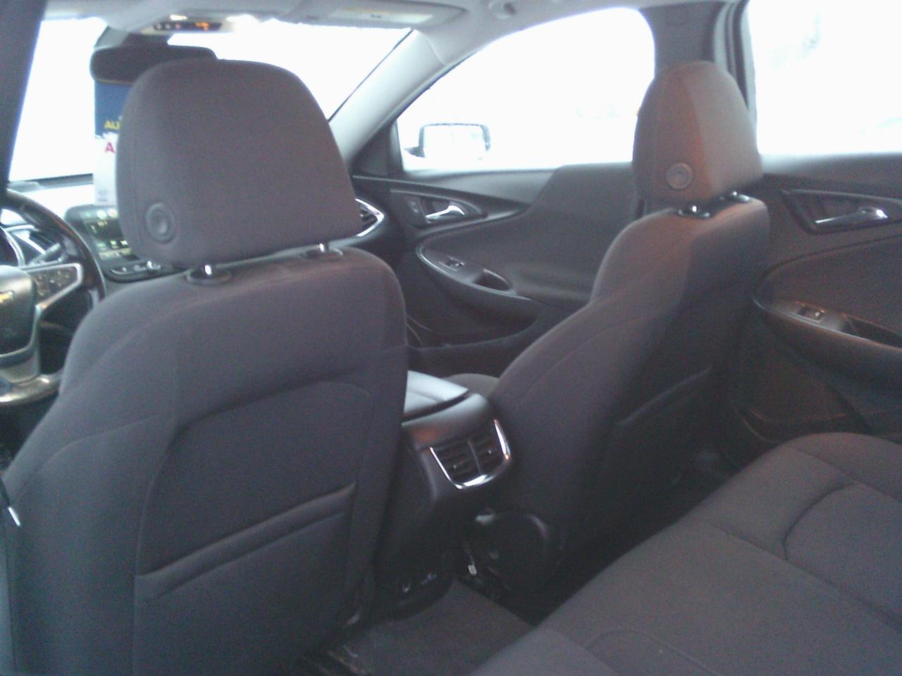 2018 Chevrolet Malibu 4dr Sdn LT w-1LT Photo