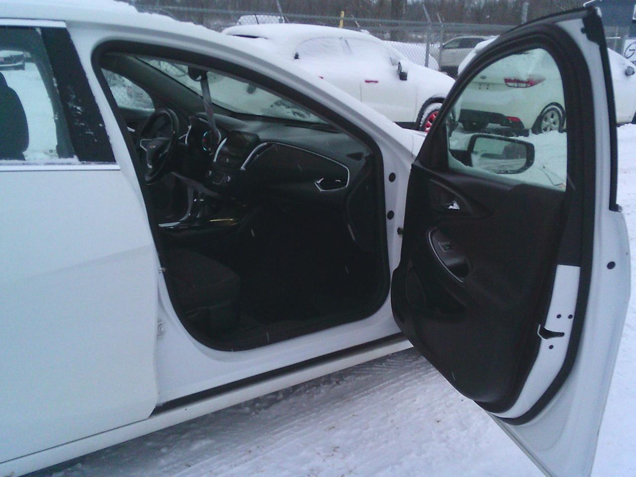 2018 Chevrolet Malibu 4dr Sdn LT w-1LT Photo