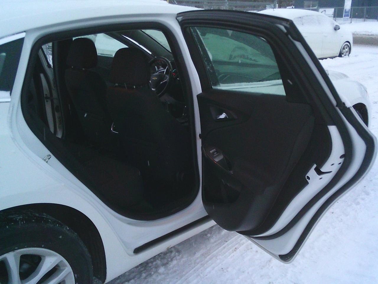 2018 Chevrolet Malibu 4dr Sdn LT w-1LT Photo