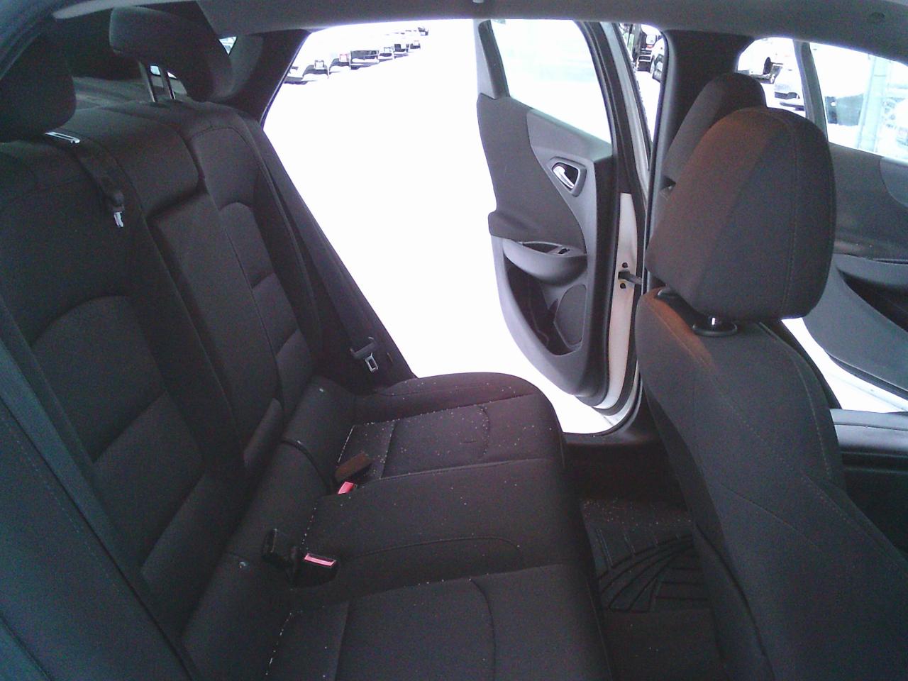 2018 Chevrolet Malibu 4dr Sdn LT w-1LT Photo