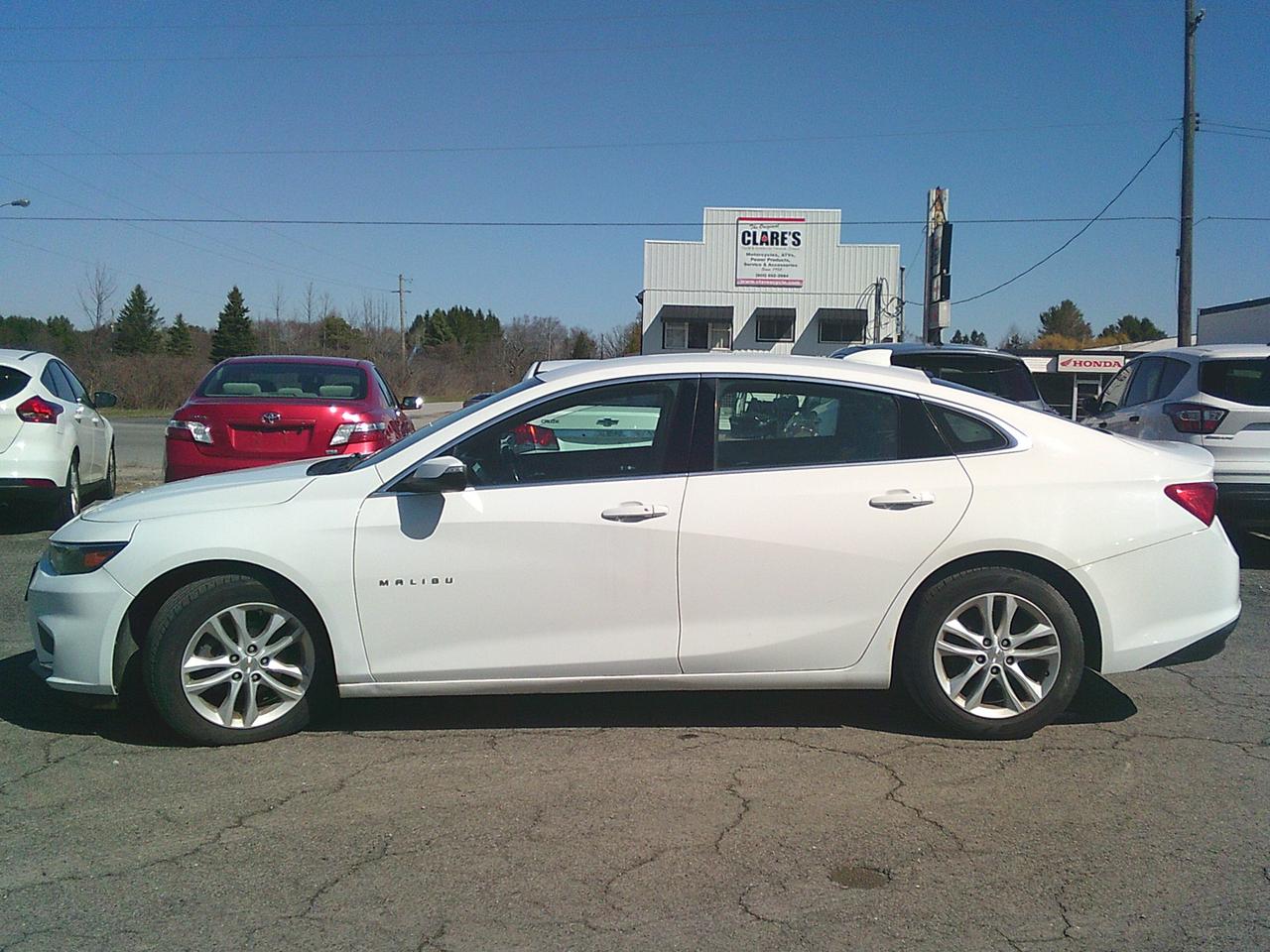 2018 Chevrolet Malibu 4dr Sdn LT w-1LT Photo3