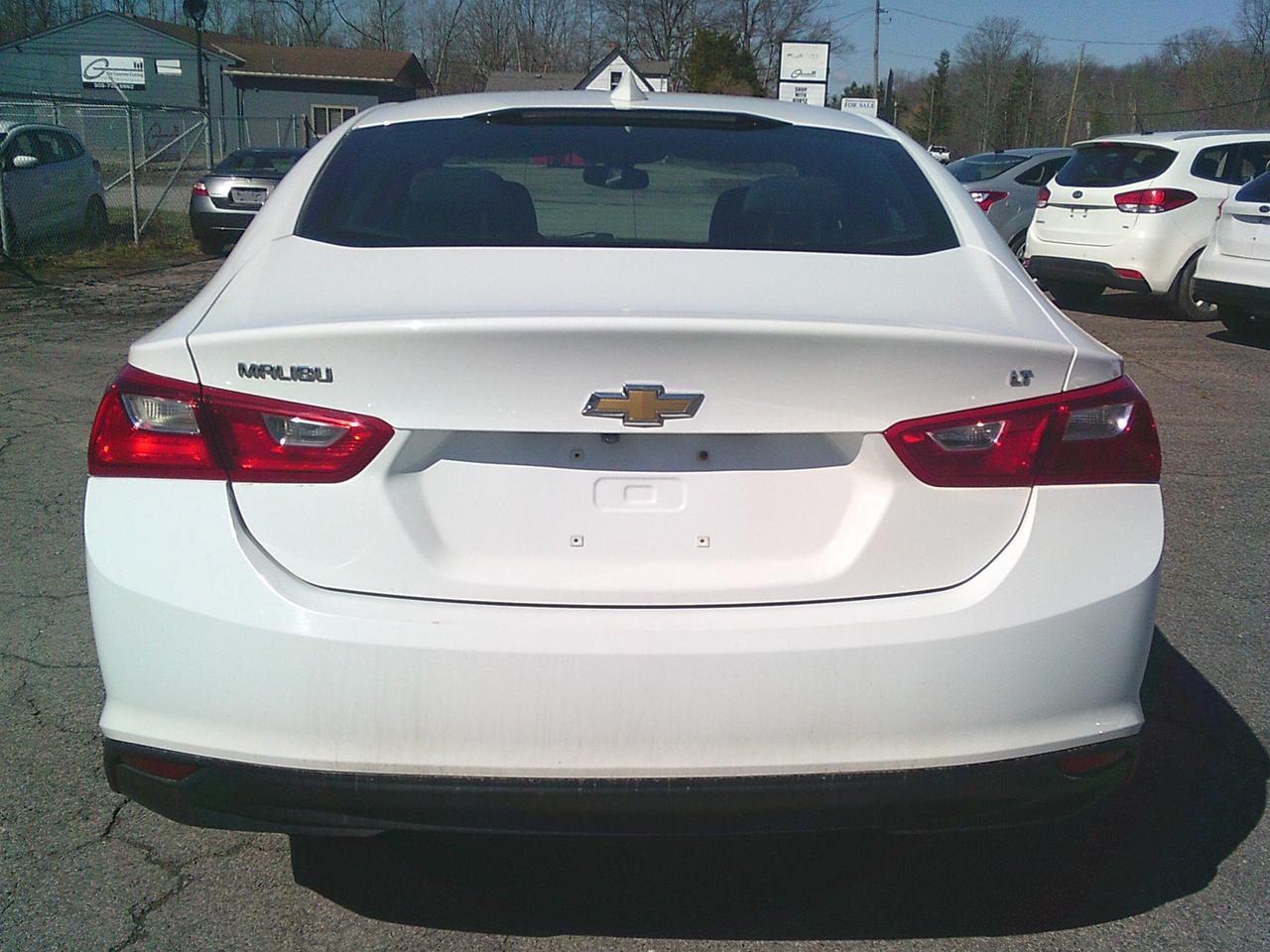 2018 Chevrolet Malibu 4dr Sdn LT w-1LT Photo