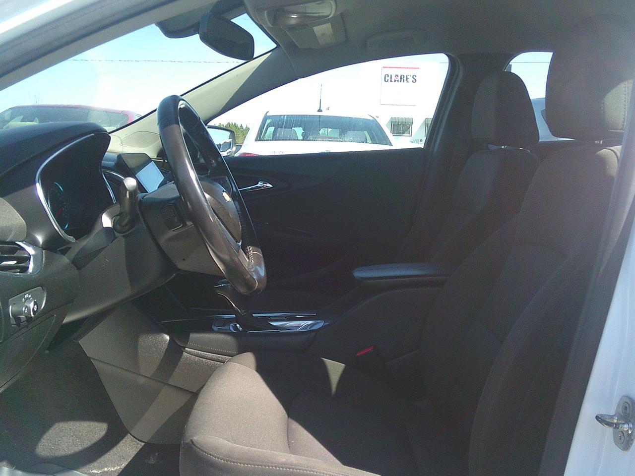 2018 Chevrolet Malibu 4dr Sdn LT w-1LT Photo