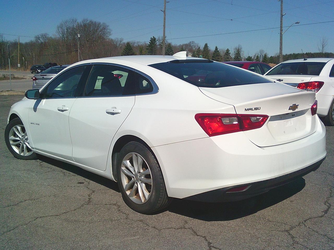 2018 Chevrolet Malibu 4dr Sdn LT w-1LT Photo