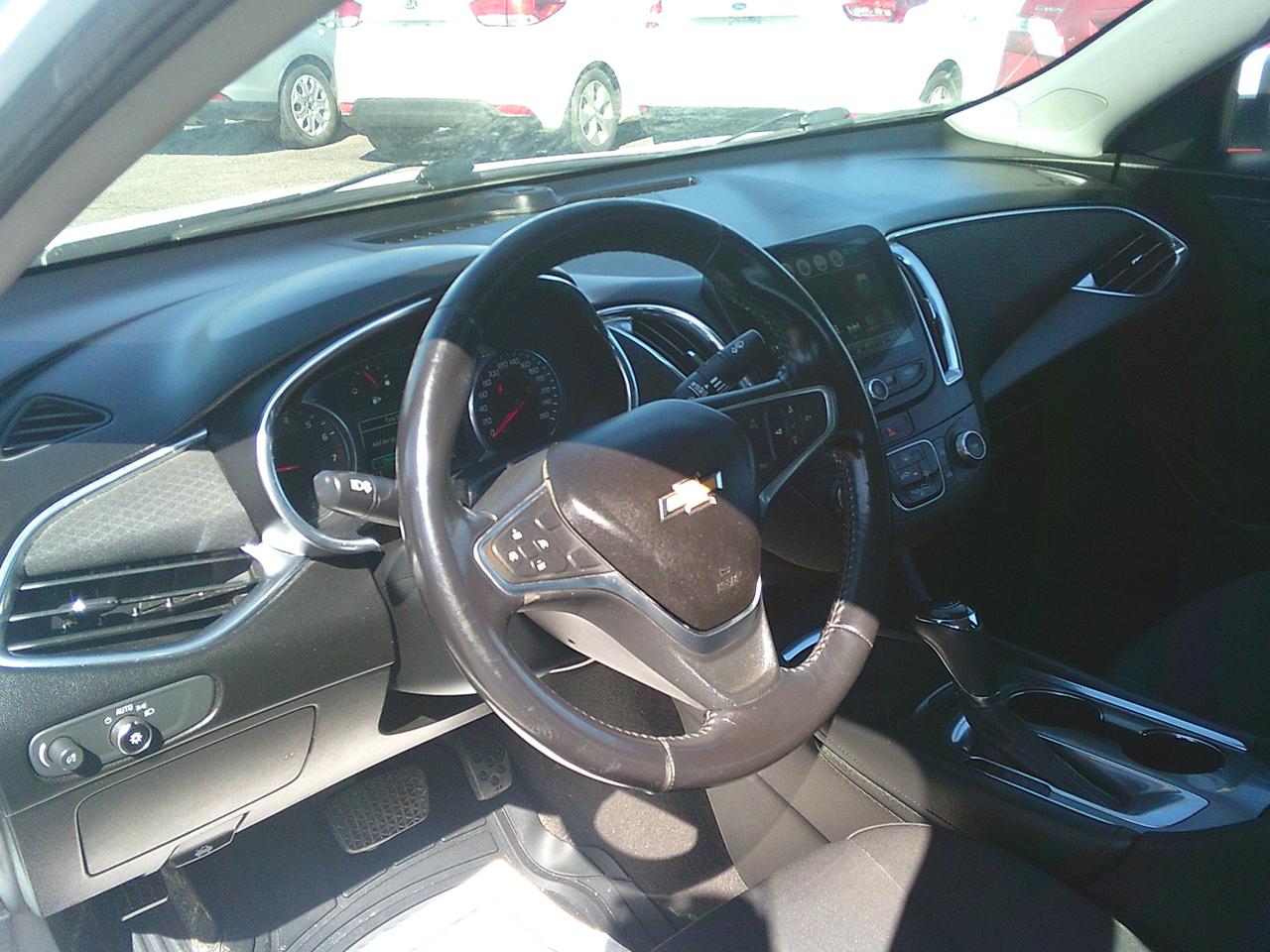 2018 Chevrolet Malibu 4dr Sdn LT w-1LT Photo