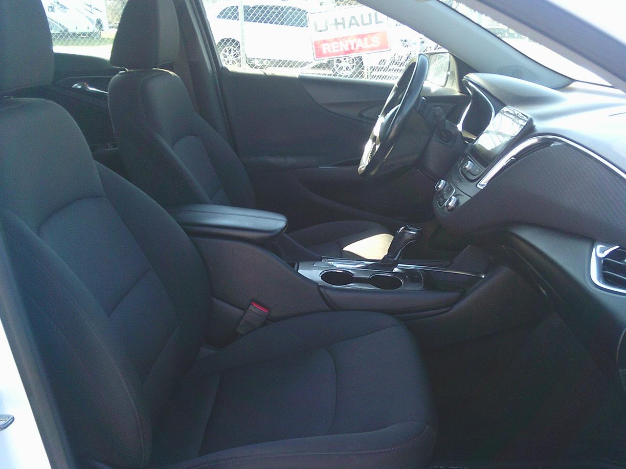 2018 Chevrolet Malibu 4dr Sdn LT w-1LT Photo