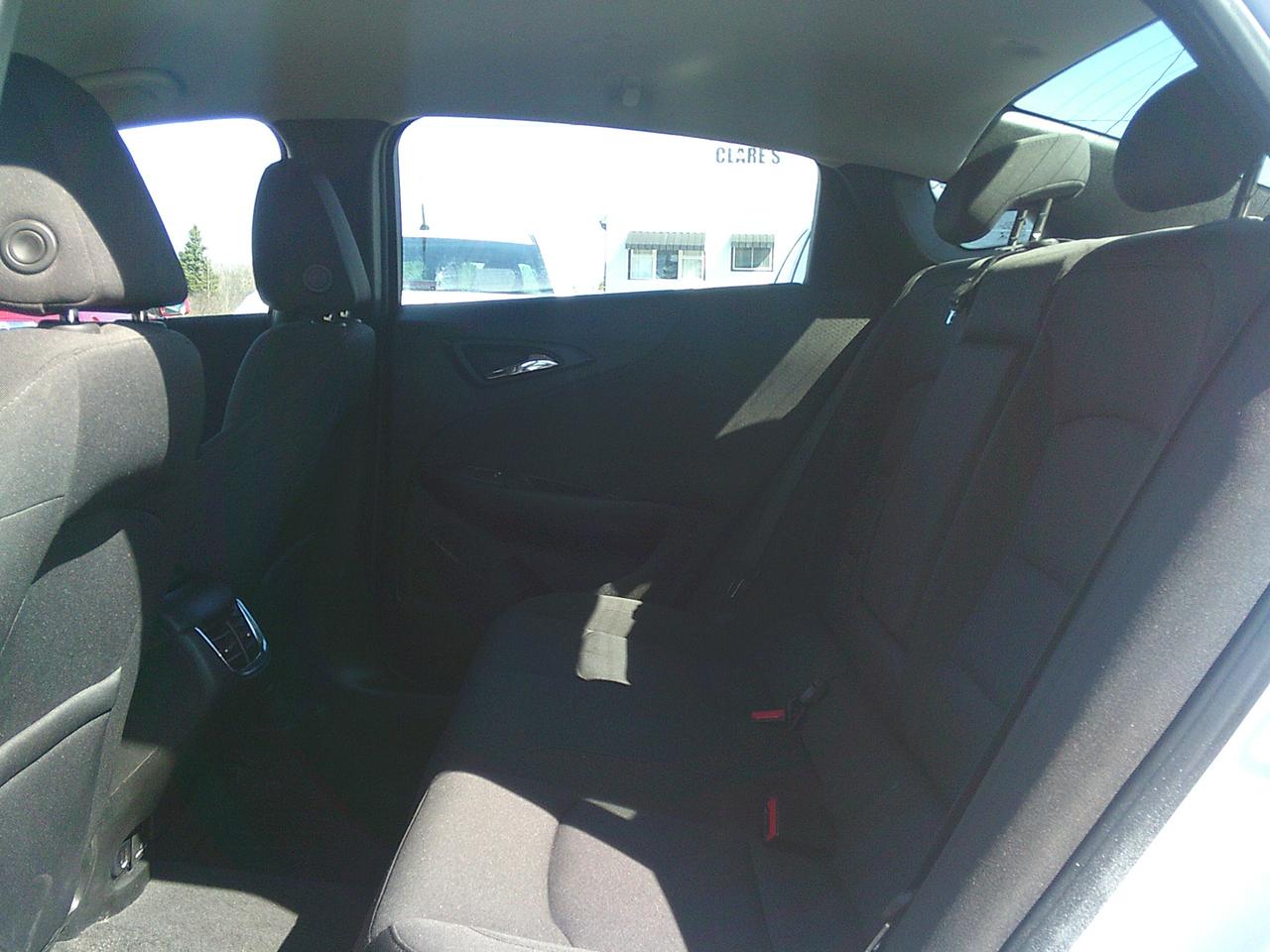 2018 Chevrolet Malibu 4dr Sdn LT w-1LT Photo