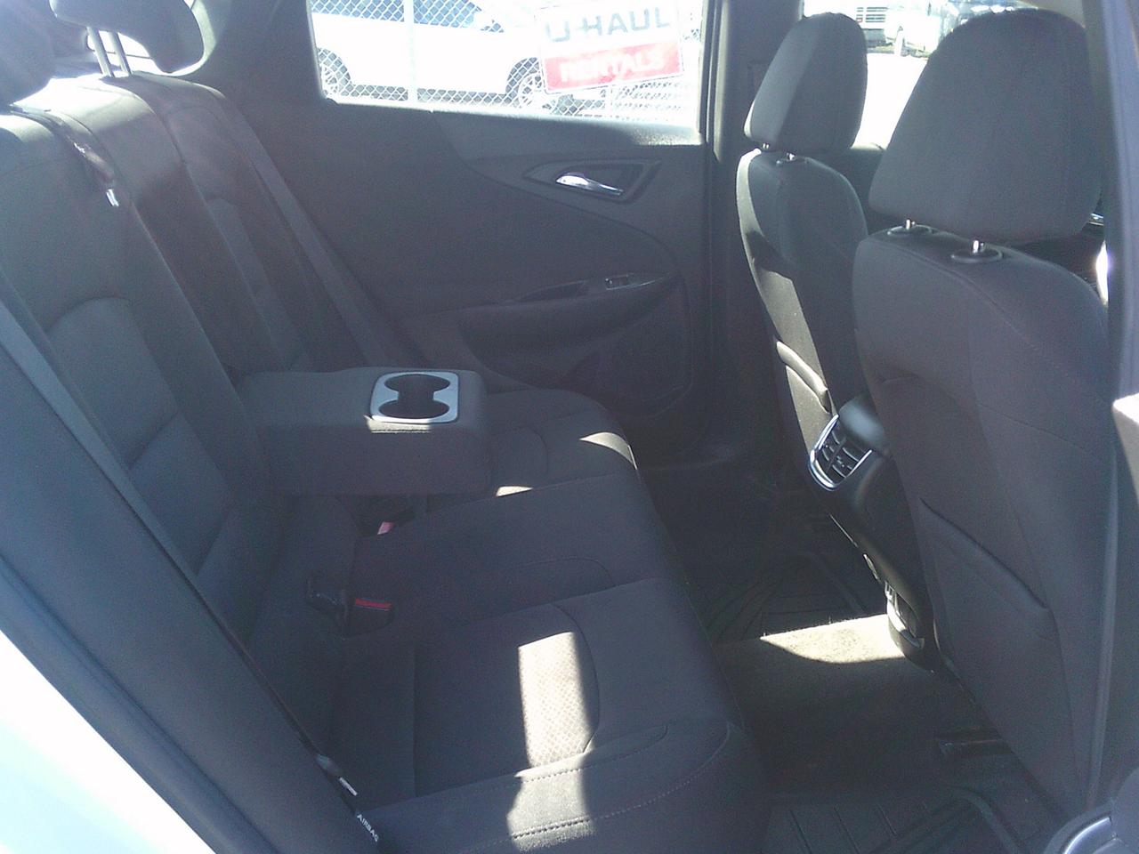 2018 Chevrolet Malibu 4dr Sdn LT w-1LT Photo