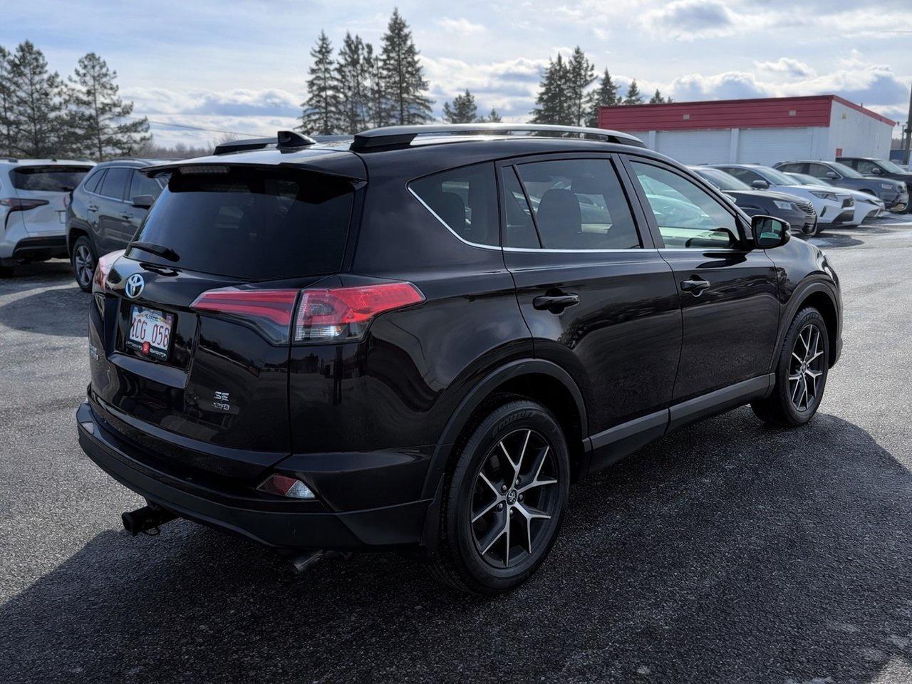 2018 Toyota RAV4 se Photo3