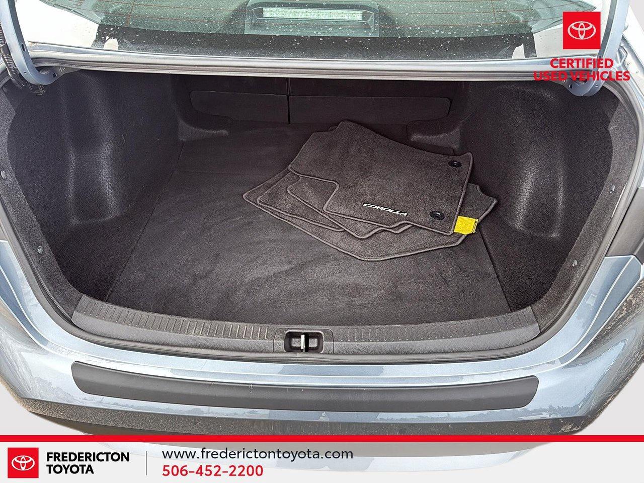 2020 Toyota Corolla LE Photo