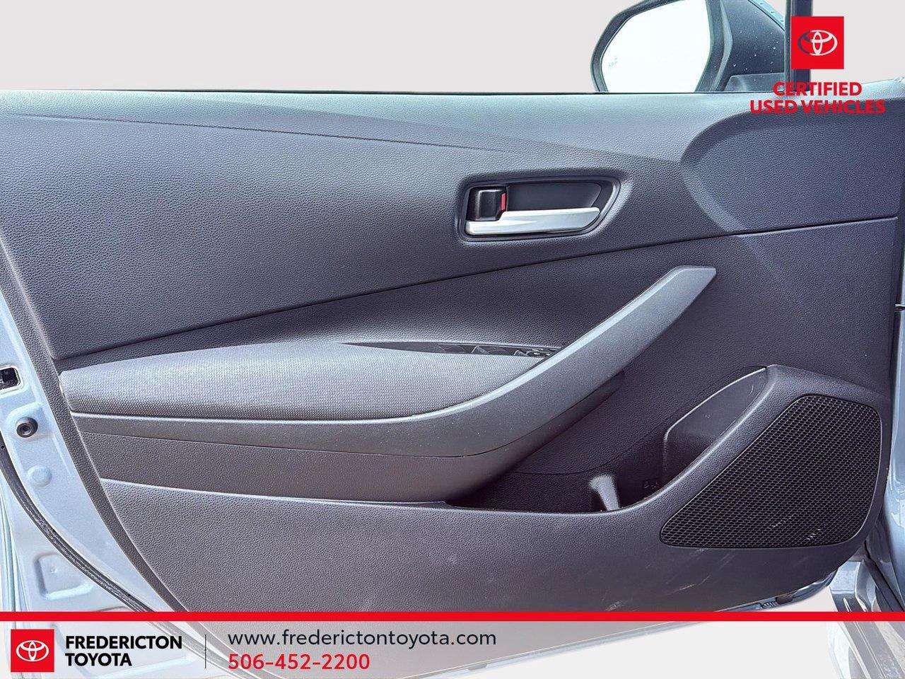 2020 Toyota Corolla LE Photo