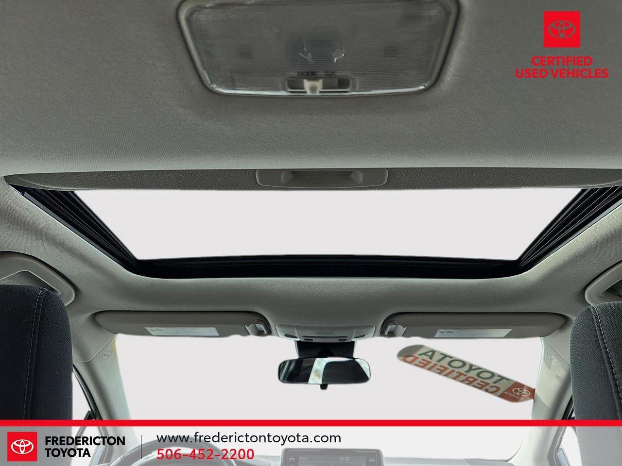 2020 Toyota Corolla LE Photo