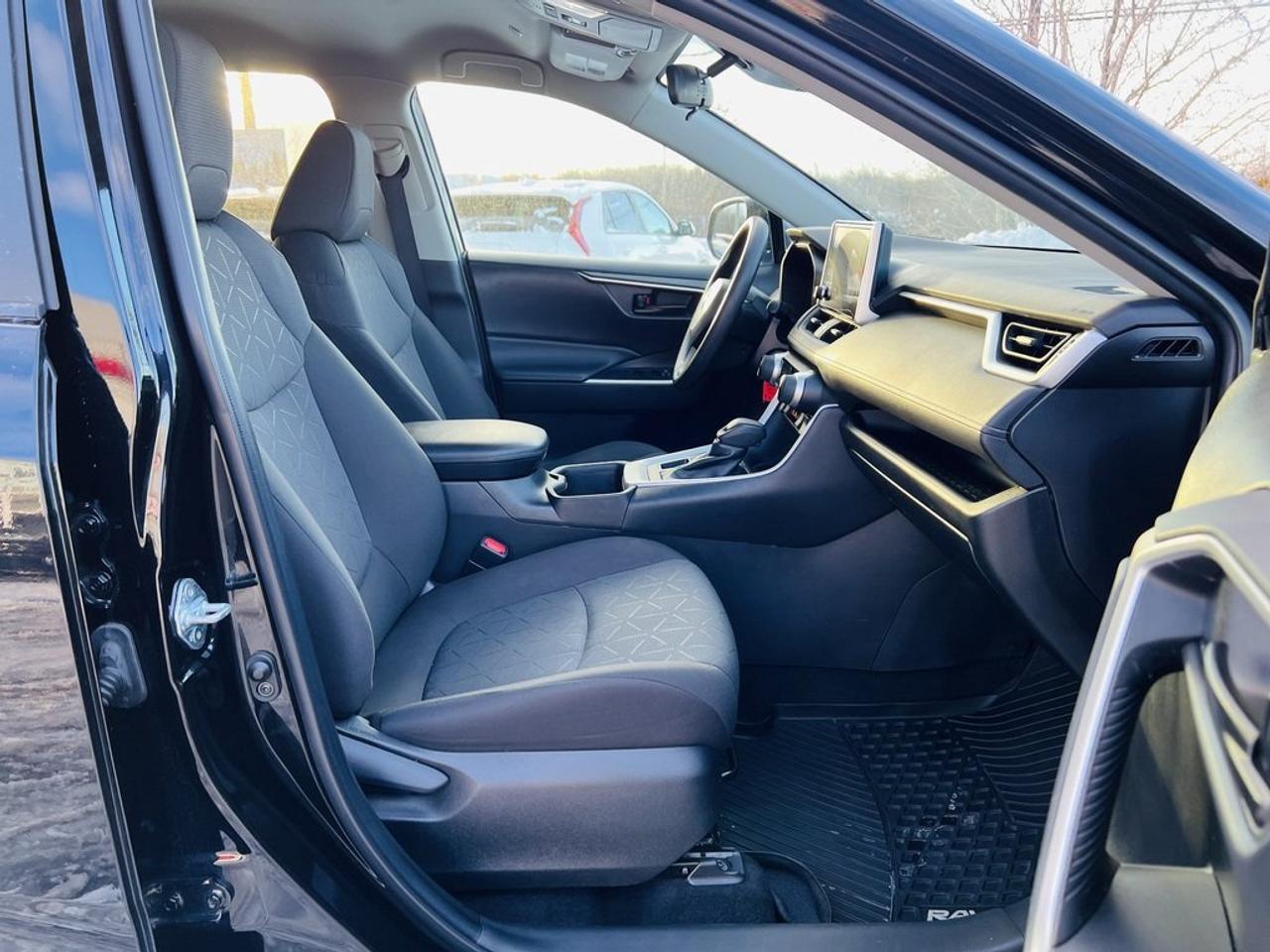 2023 Toyota RAV4 LE AWD   Clean Carfax, Reliable Photo