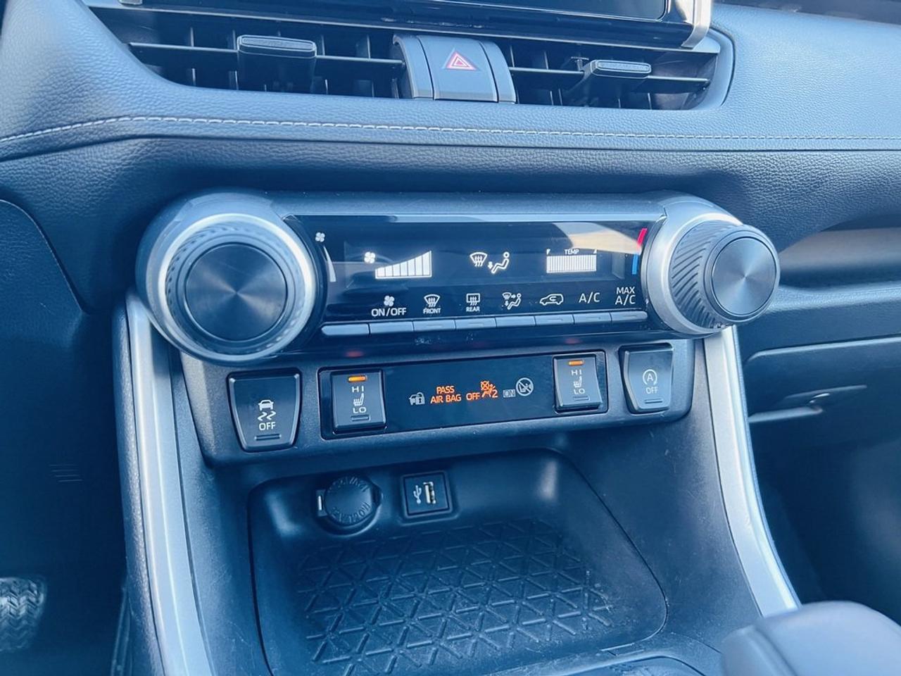 2023 Toyota RAV4 LE AWD   Clean Carfax, Reliable Photo