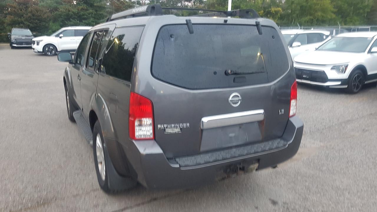 2006 Nissan Pathfinder LE  4X4 Photo