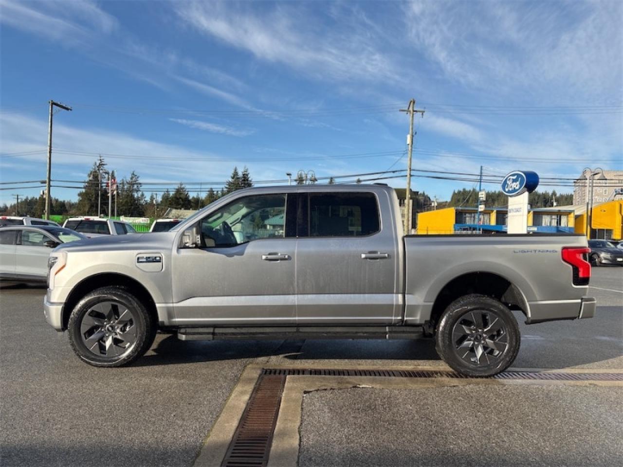 2025 Ford F-150 Lightning Flash  - Tailgate Step Photo1