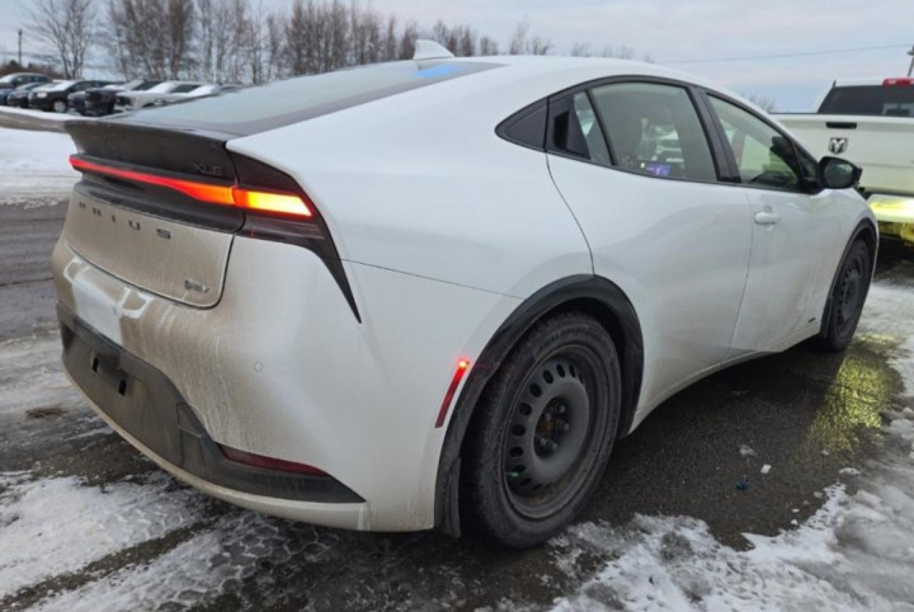 2024 Toyota Prius XLE AWD | Leather | Sunroof | Heated Wheel + Seats | CarPlay + Android | Power Seat | and More ! Photo3