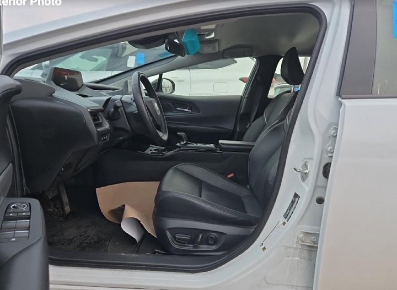 2024 Toyota Prius XLE AWD | Leather | Sunroof | Heated Wheel + Seats | CarPlay + Android | Power Seat | and More ! Photo2