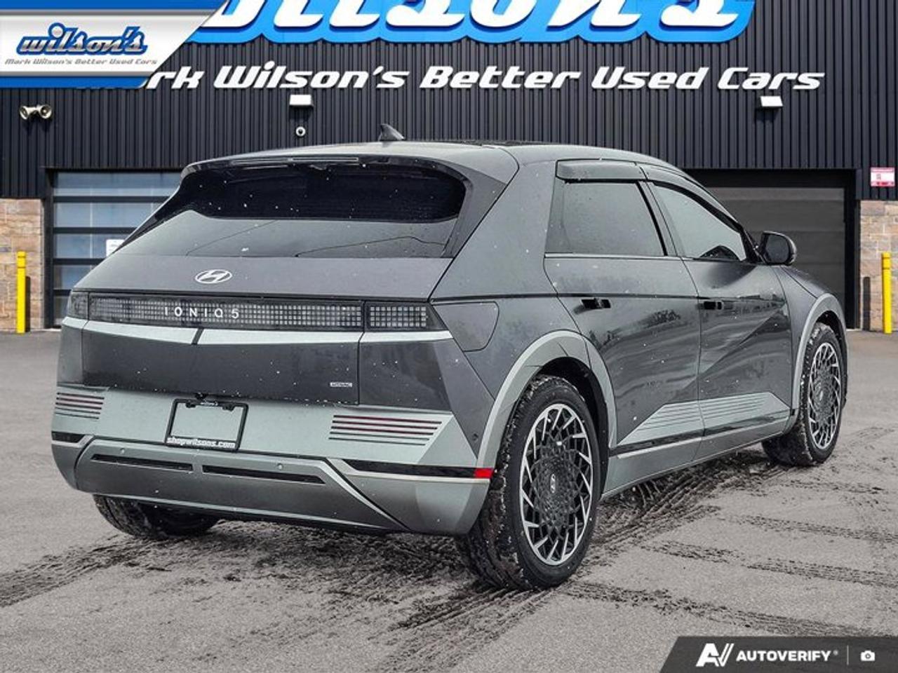 2024 Hyundai IONIQ 5 Preferred Ultimate Long Range AWD | Leather | Glass roof | Nav | Htd Wheel + Seats | 360 Cam & More! Photo