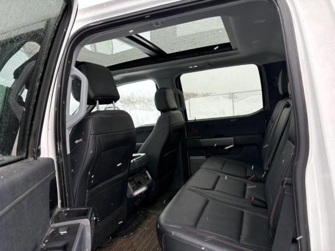 2021 Ford F-150 LARIAT Crew 4X4 | 5.0L V8 | 502A | Leather | Sunroof | Nav | 360 Camera | Adaptive Cruise and More ! Photo3