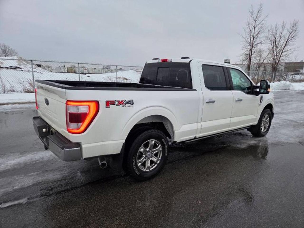 2021 Ford F-150 LARIAT Crew 4X4 | 5.0L V8 | 502A | Leather | Sunroof | Nav | 360 Camera | Adaptive Cruise and More ! Photo4