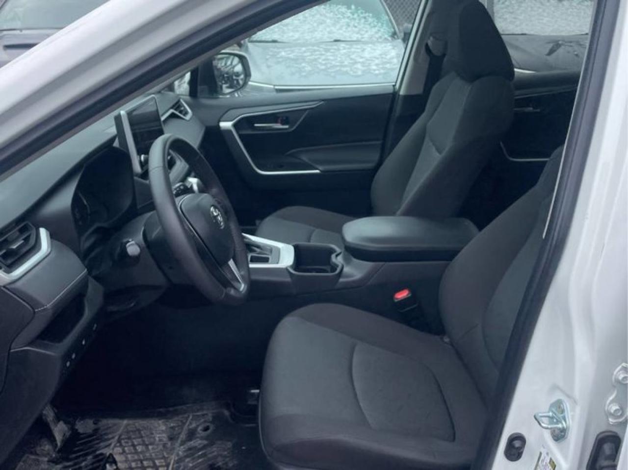 2023 Toyota RAV4 XLE AWD | Heated Seats + Steering | Carplay and Android Auto | Blind Spot Monitor | Sunroof & More ! Photo