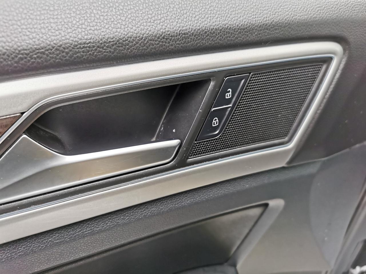 2018 Volkswagen Atlas V6 SEL Photo