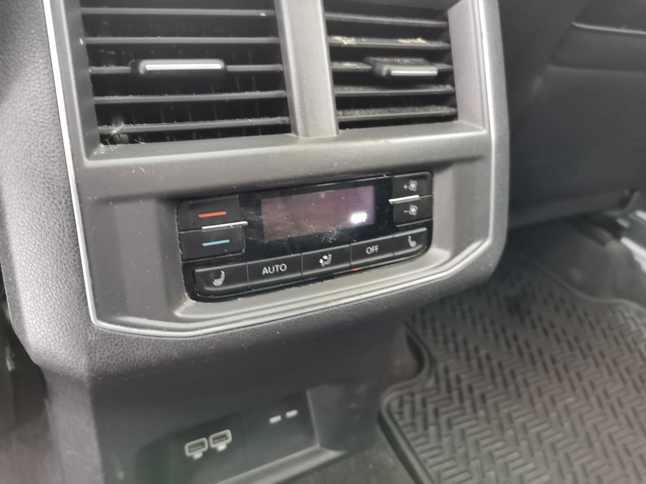 2018 Volkswagen Atlas V6 SEL Photo