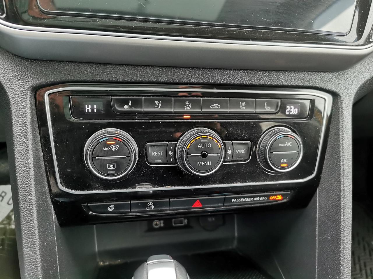 2018 Volkswagen Atlas V6 SEL Photo