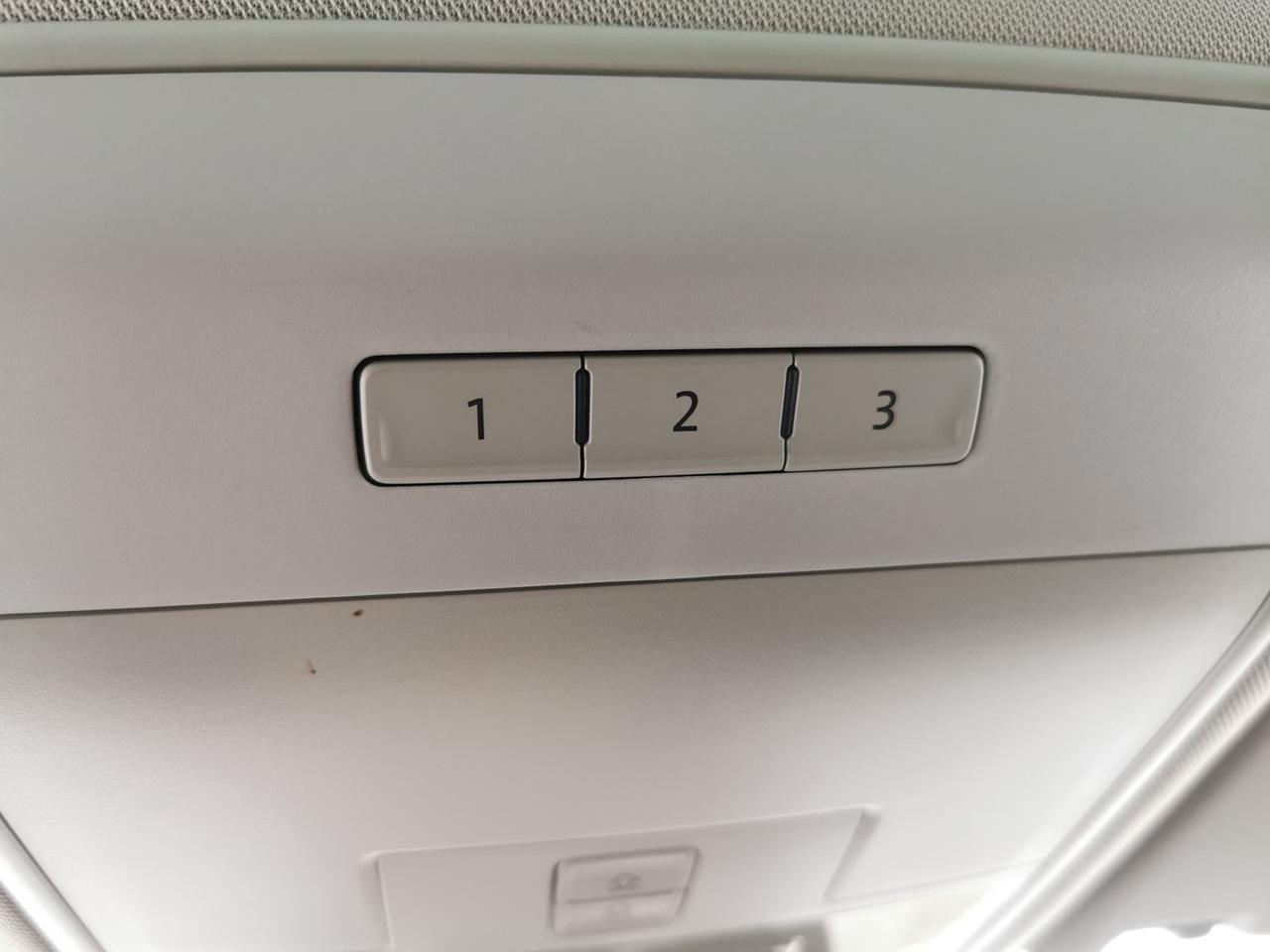 2018 Volkswagen Atlas V6 SEL Photo