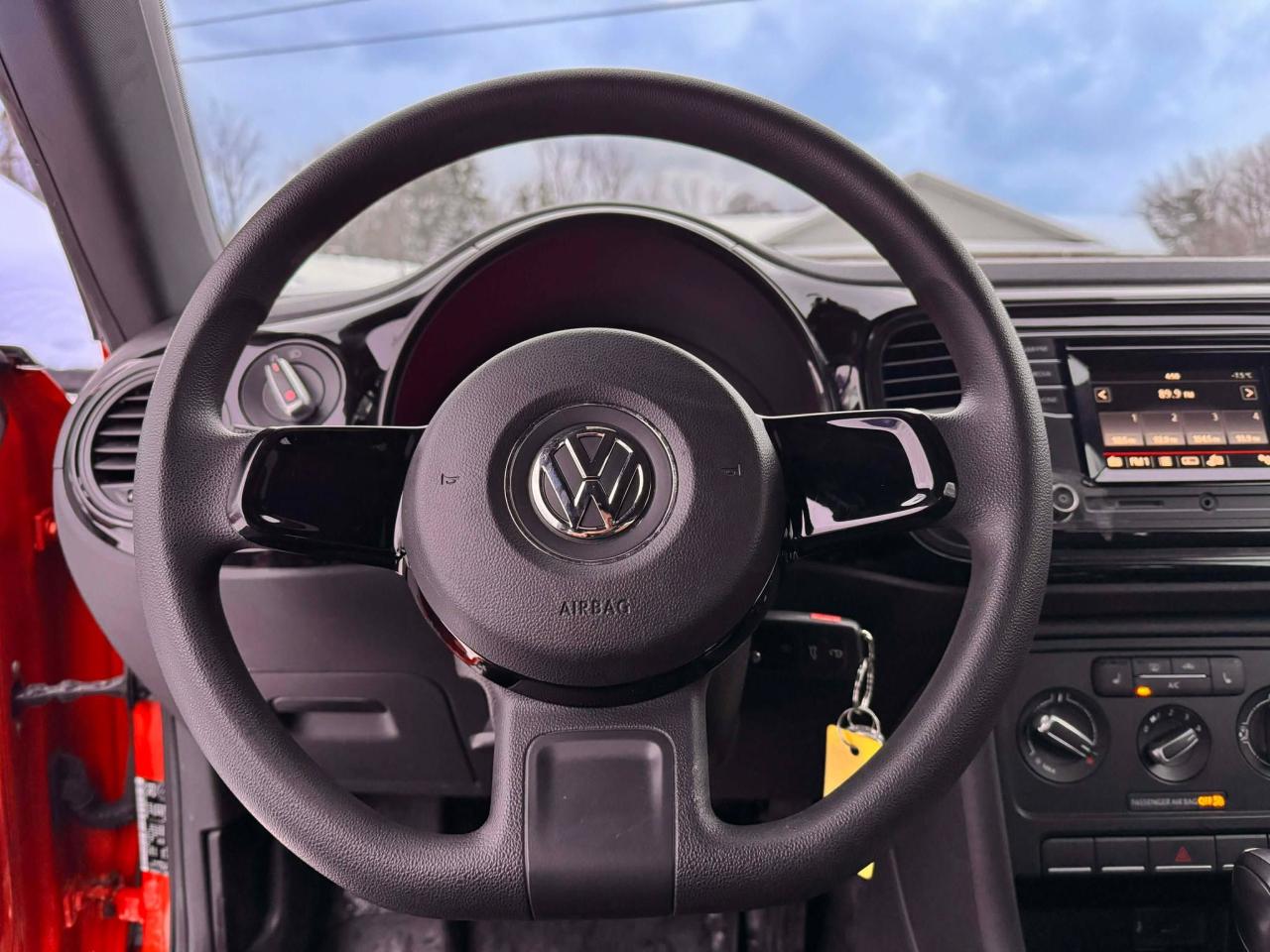 2016 Volkswagen Beetle Trendline Photo