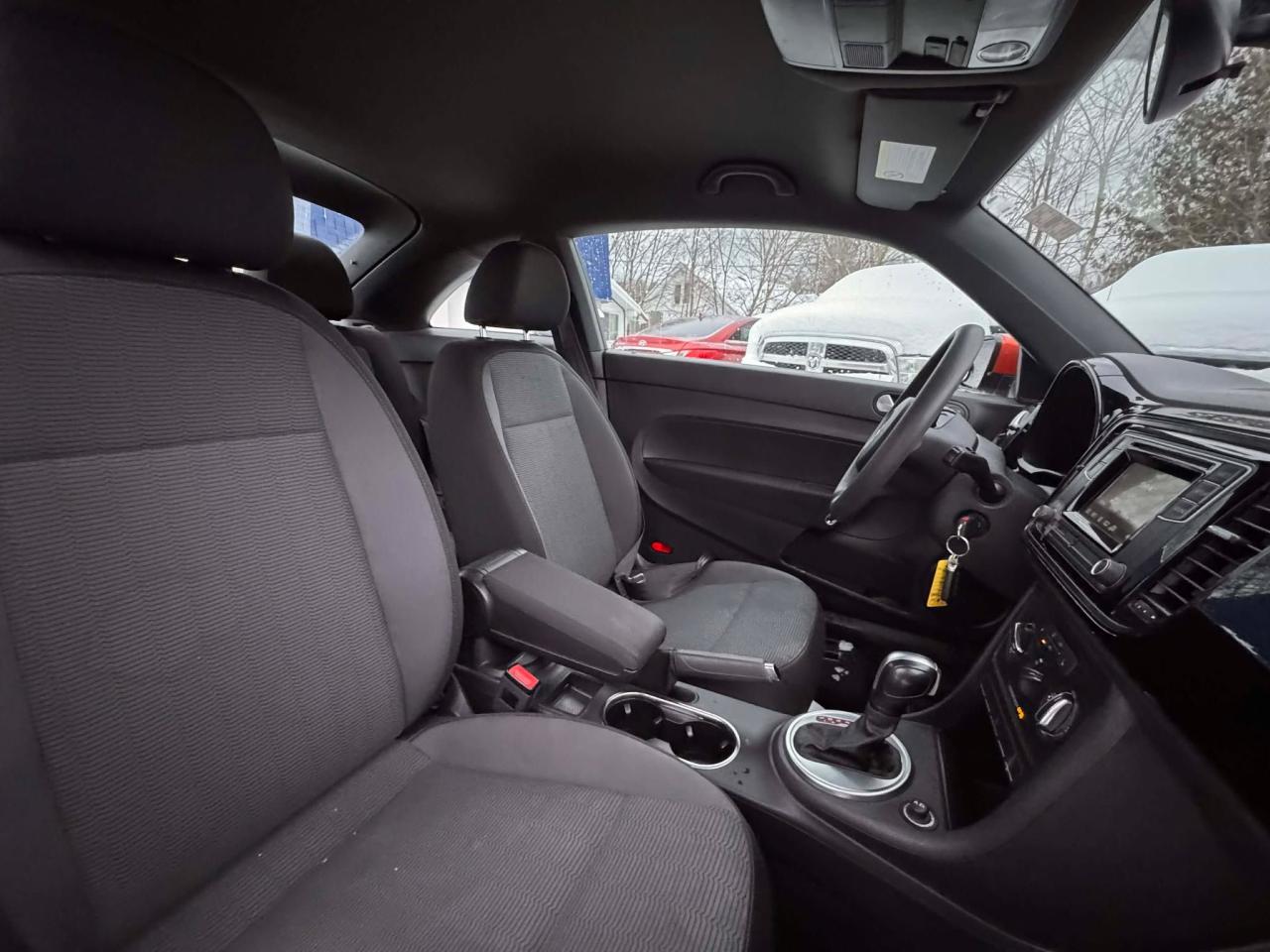 2016 Volkswagen Beetle Trendline Photo