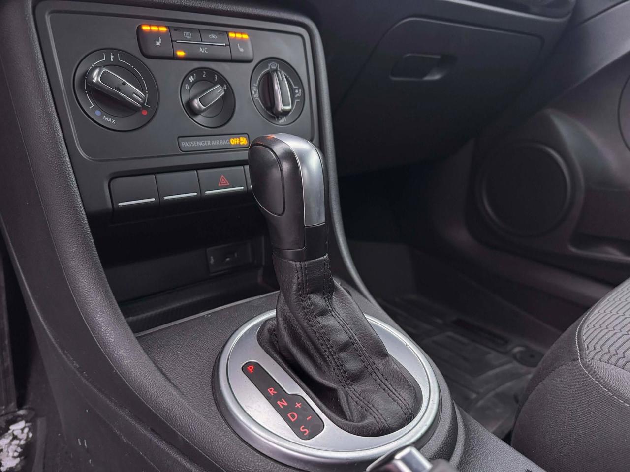 2016 Volkswagen Beetle Trendline Photo