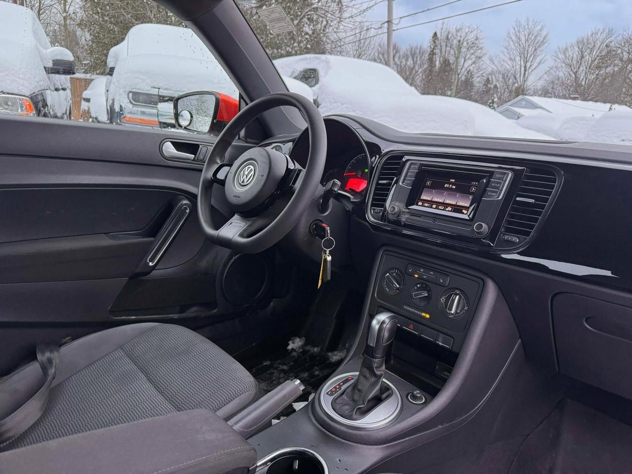 2016 Volkswagen Beetle Trendline Photo