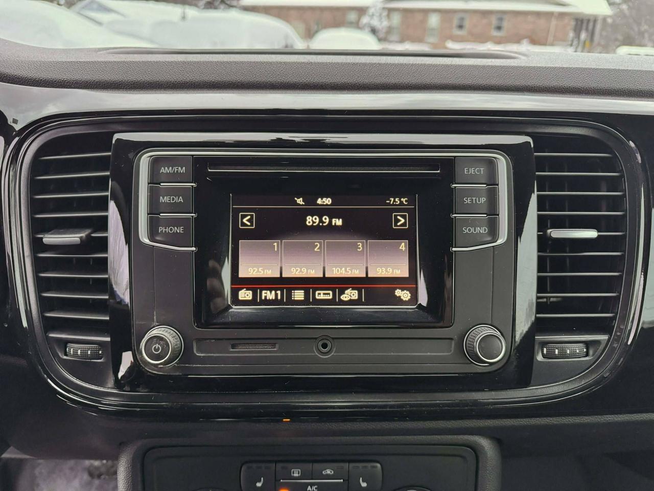 2016 Volkswagen Beetle Trendline Photo