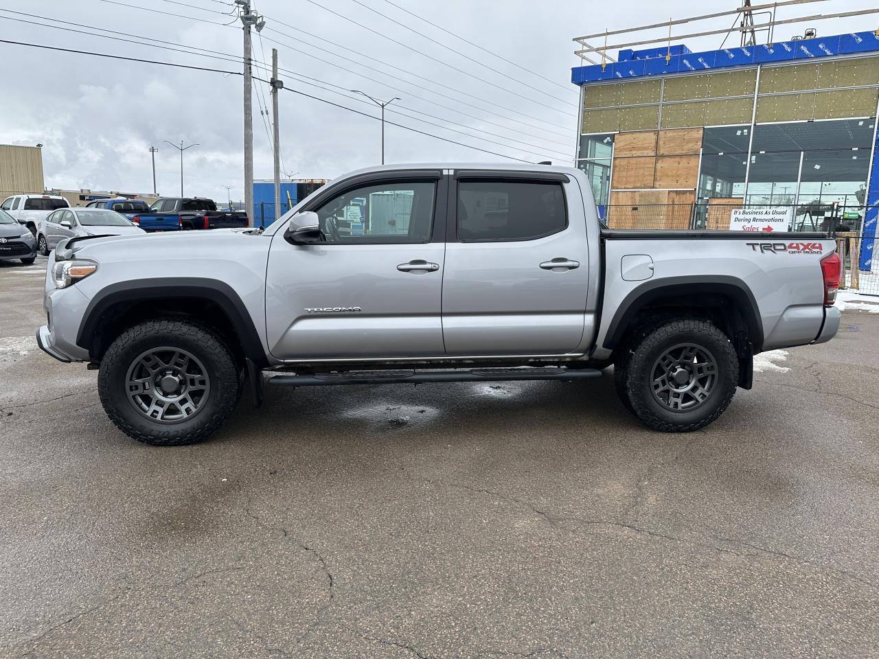 2017 Toyota Tacoma 4WD Double Cab V6 Auto TRD Off Road Photo1