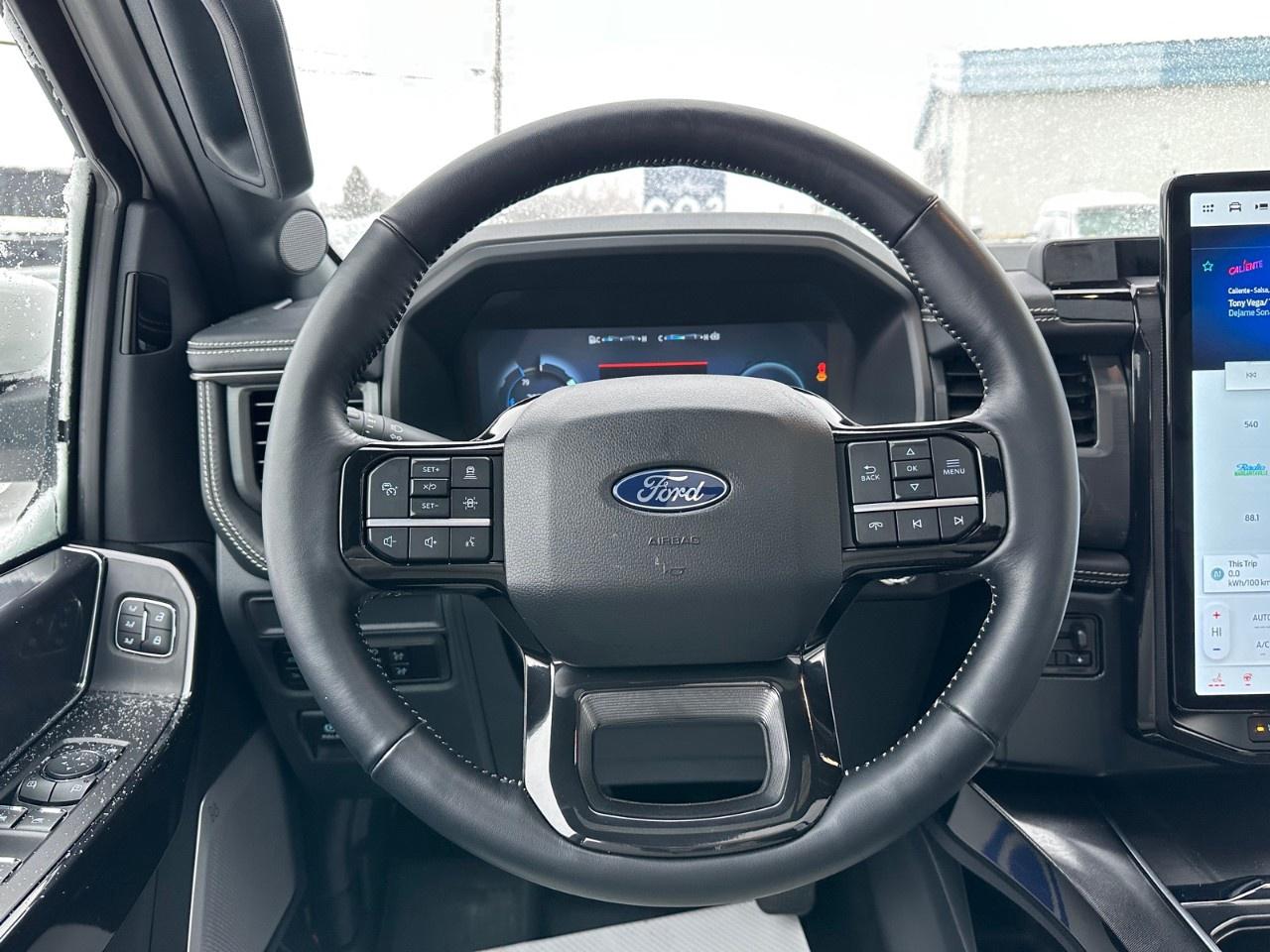 2025 Ford F-150 Lightning Platinum 4WD SuperCrew 5.5' Box Photo