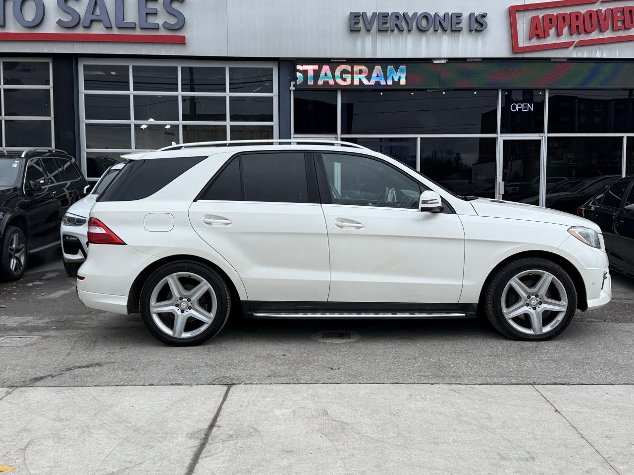 2014 Mercedes-Benz ML-Class ML350 //AMG PKG | PANO | HARMAN KARDON | 360 CAM Photo