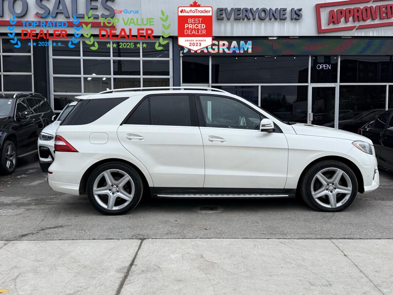2014 Mercedes-Benz ML-Class ML350 //AMG PKG | PANO | HARMAN KARDON | 360 CAM Photo