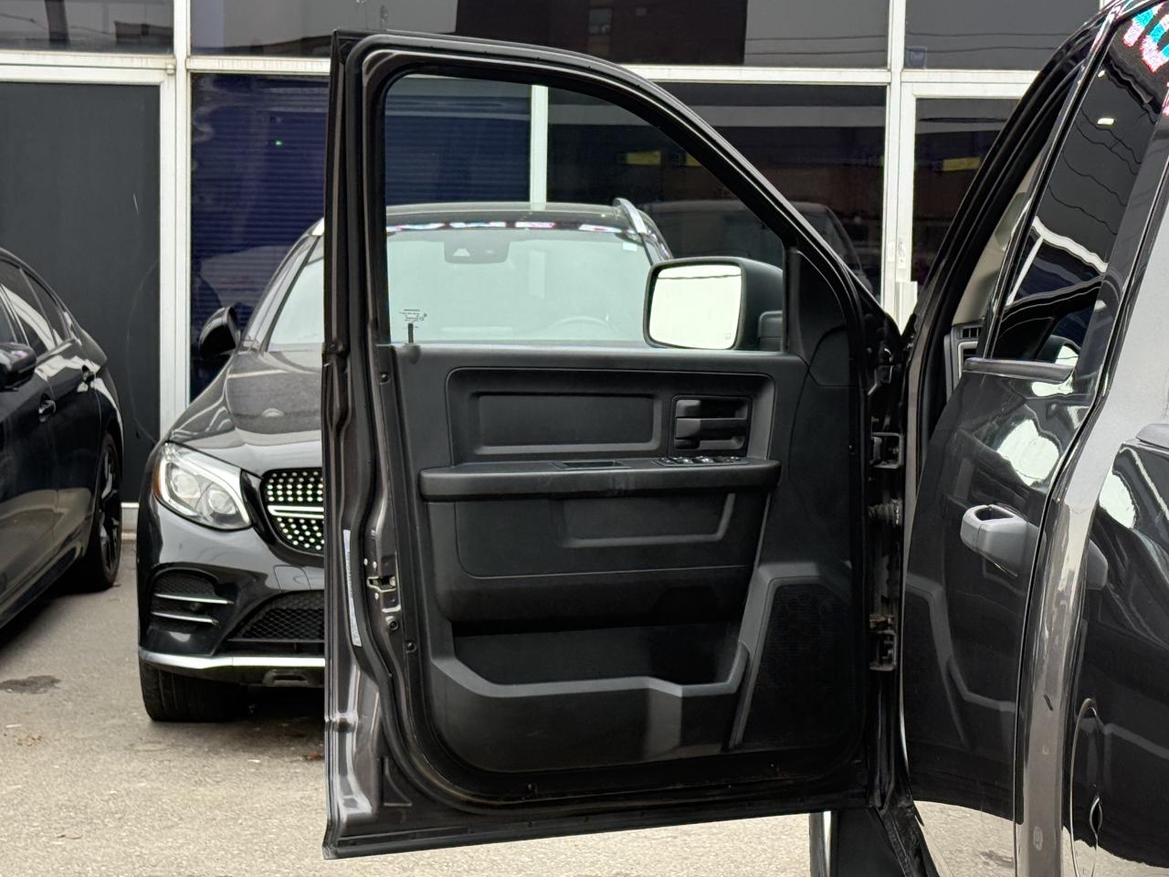 2019 RAM 1500 Classic TRADESMAN | BACK UP CAMERA | HEATED SEATS Photo