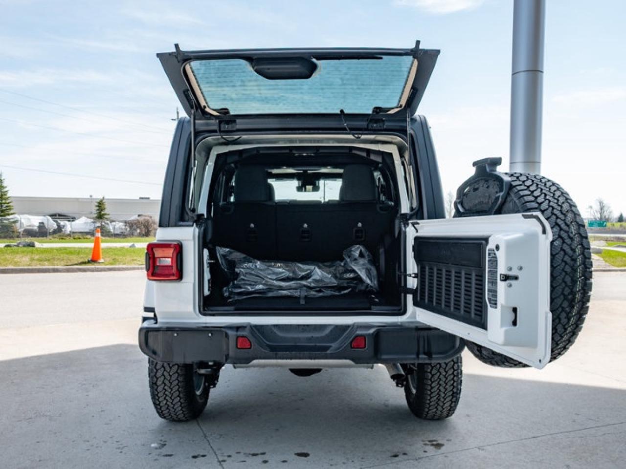 2025 Jeep Wrangler Sahara Photo