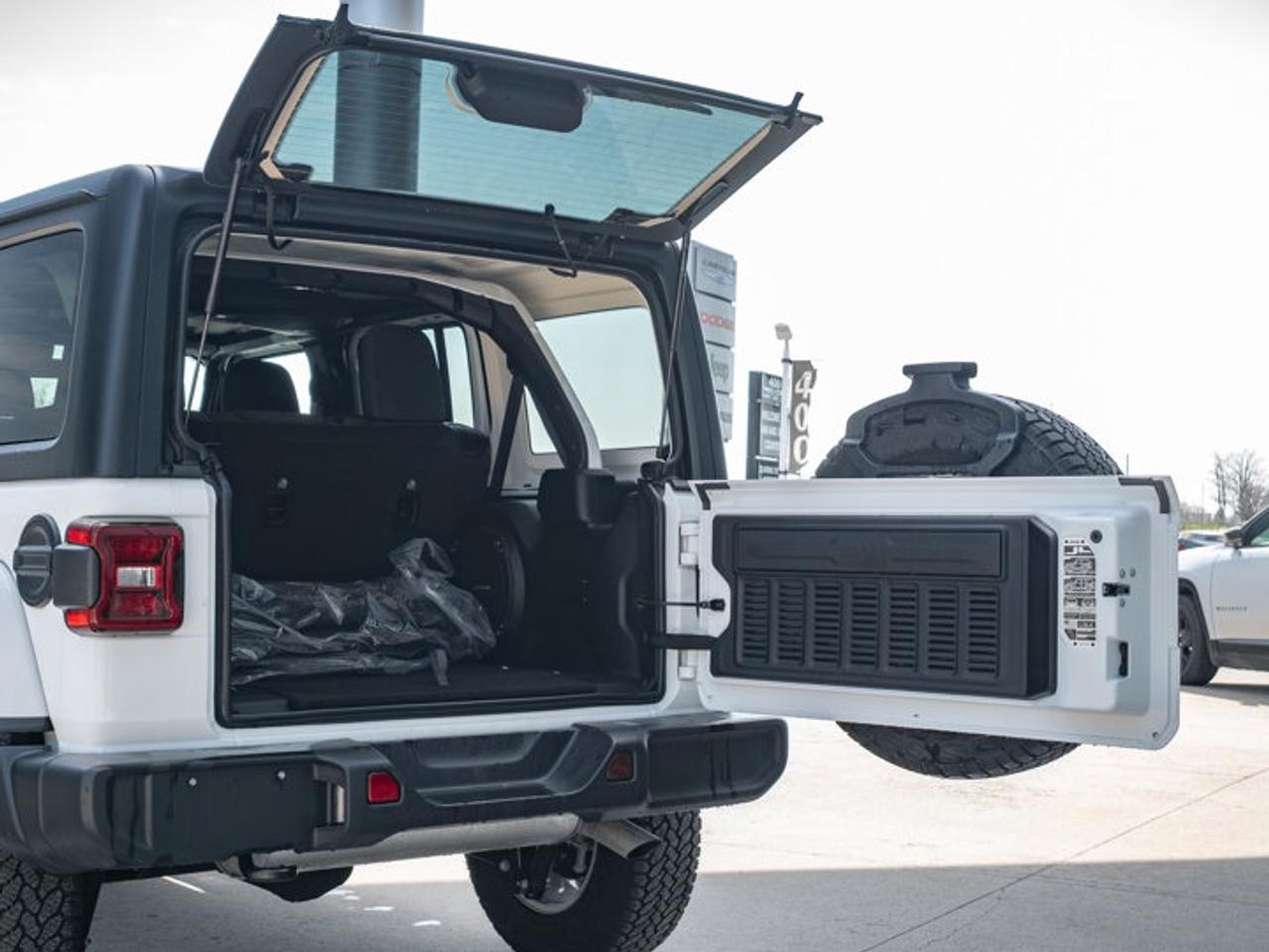 2025 Jeep Wrangler Sahara Photo