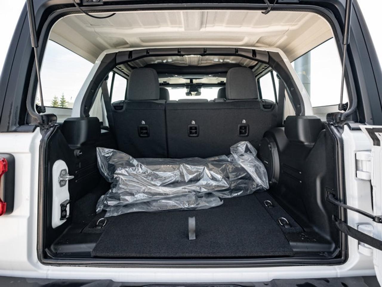 2025 Jeep Wrangler Sahara Photo